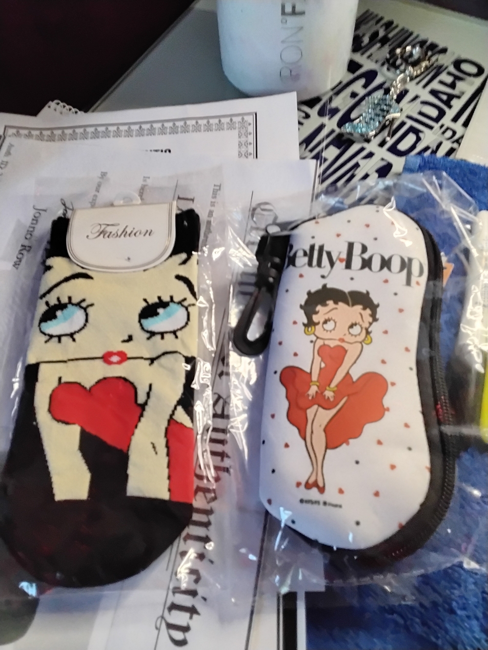Betty Boop Red, Black & Cream Heart Socks with Matching Sunglass Case
